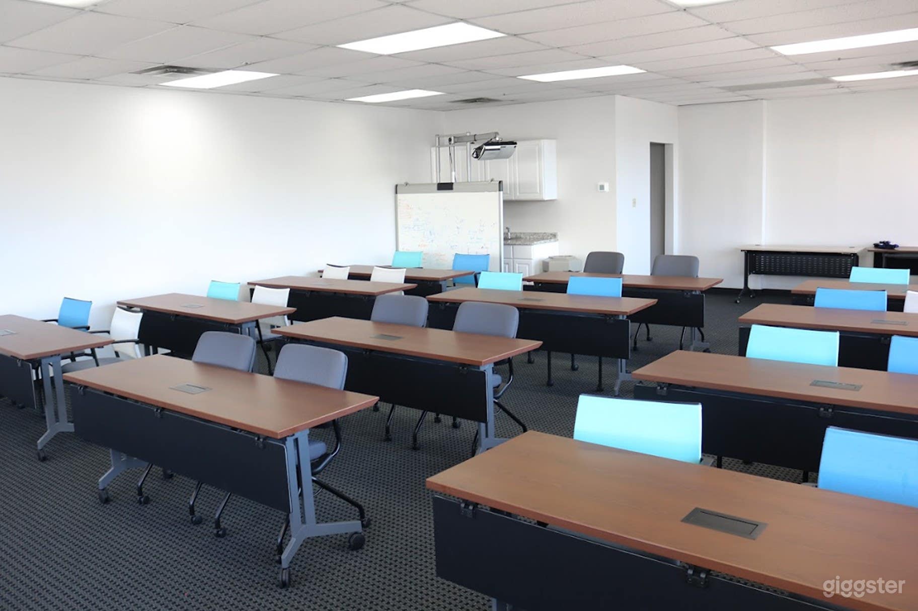 Fully Equipped 30-Seater Classroom / Training Room Photo 4