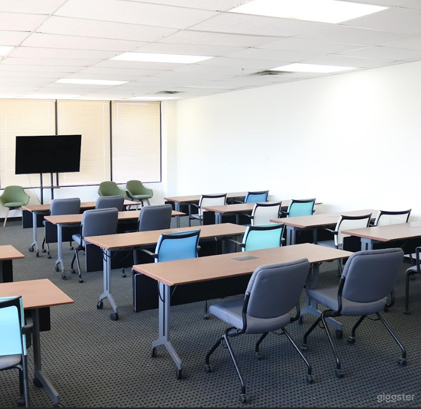 Fully Equipped 30-Seater Classroom / Training Room Photo 2