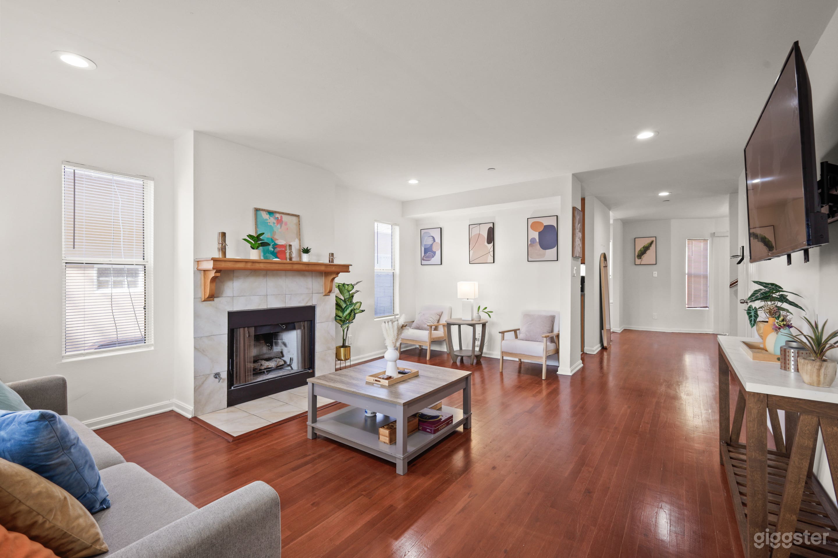 Stylish Home Near Venice Beach in Downtown Culver City Photo 3