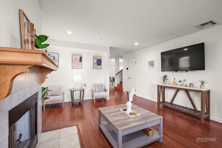  Stylish Home Near Venice Beach in Downtown Culver City 