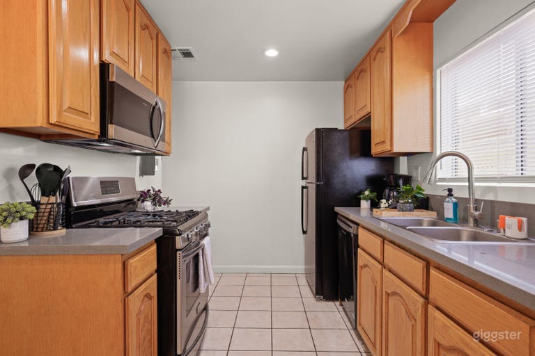  Stylish Home Near Venice Beach in Downtown Culver City 