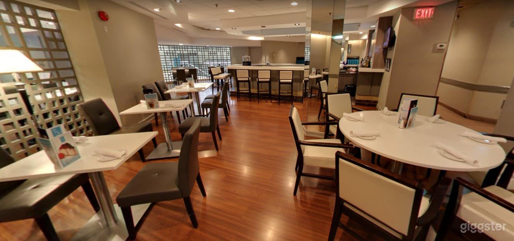 Chill and Inviting Hotel Restaurant Photo 2