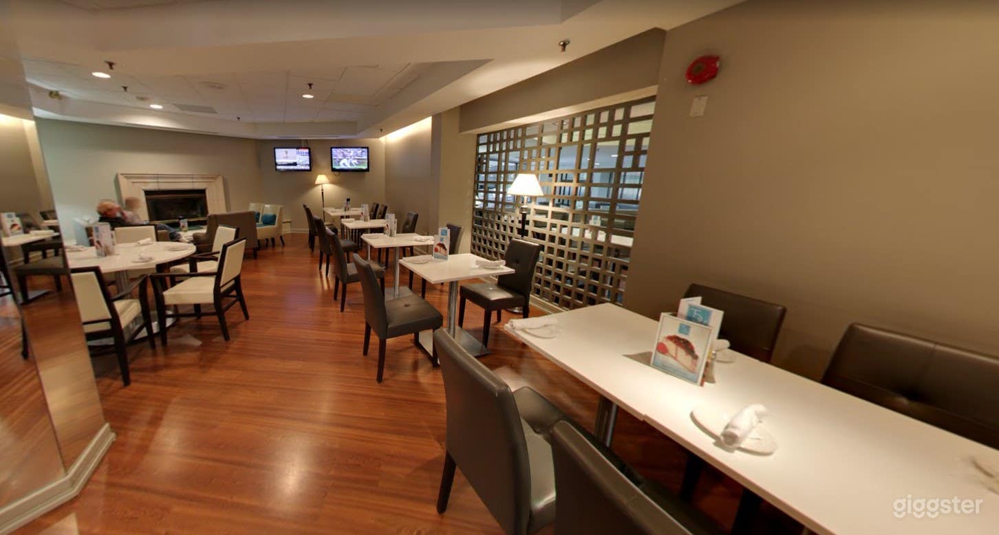 Chill and Inviting Hotel Restaurant Photo 3