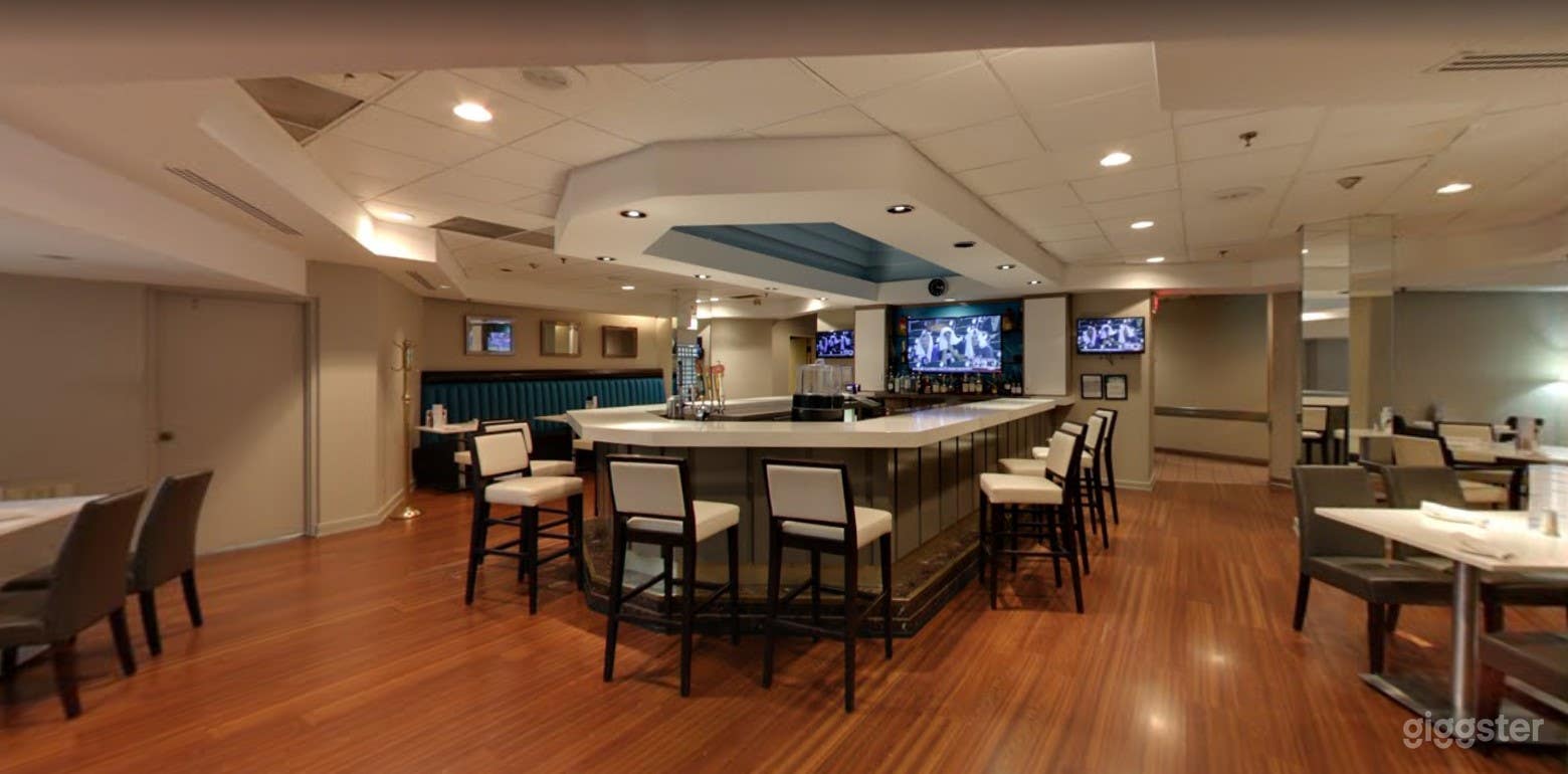 Chill and Inviting Hotel Restaurant Photo 1