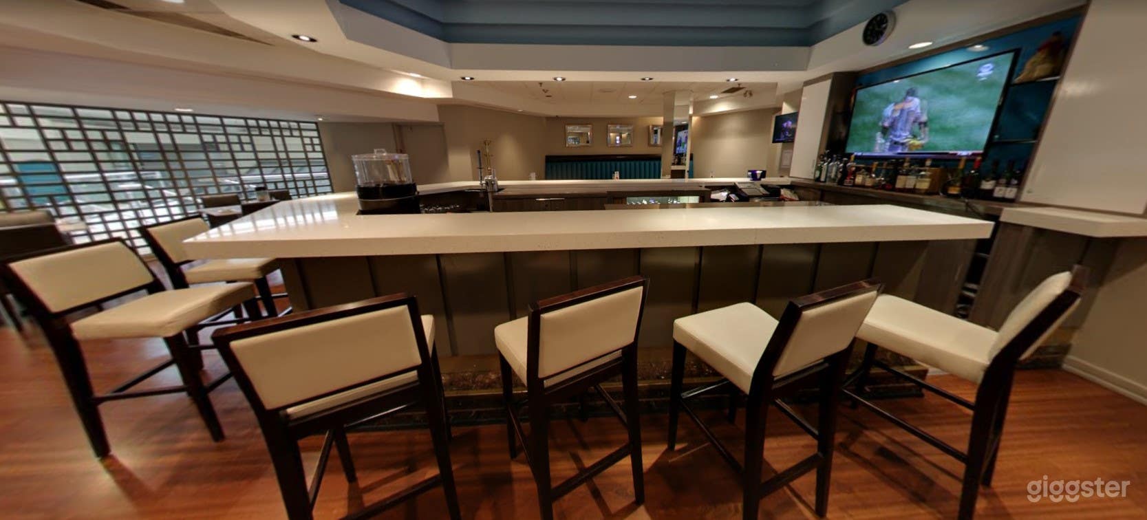 Chill and Inviting Hotel Restaurant Photo 4