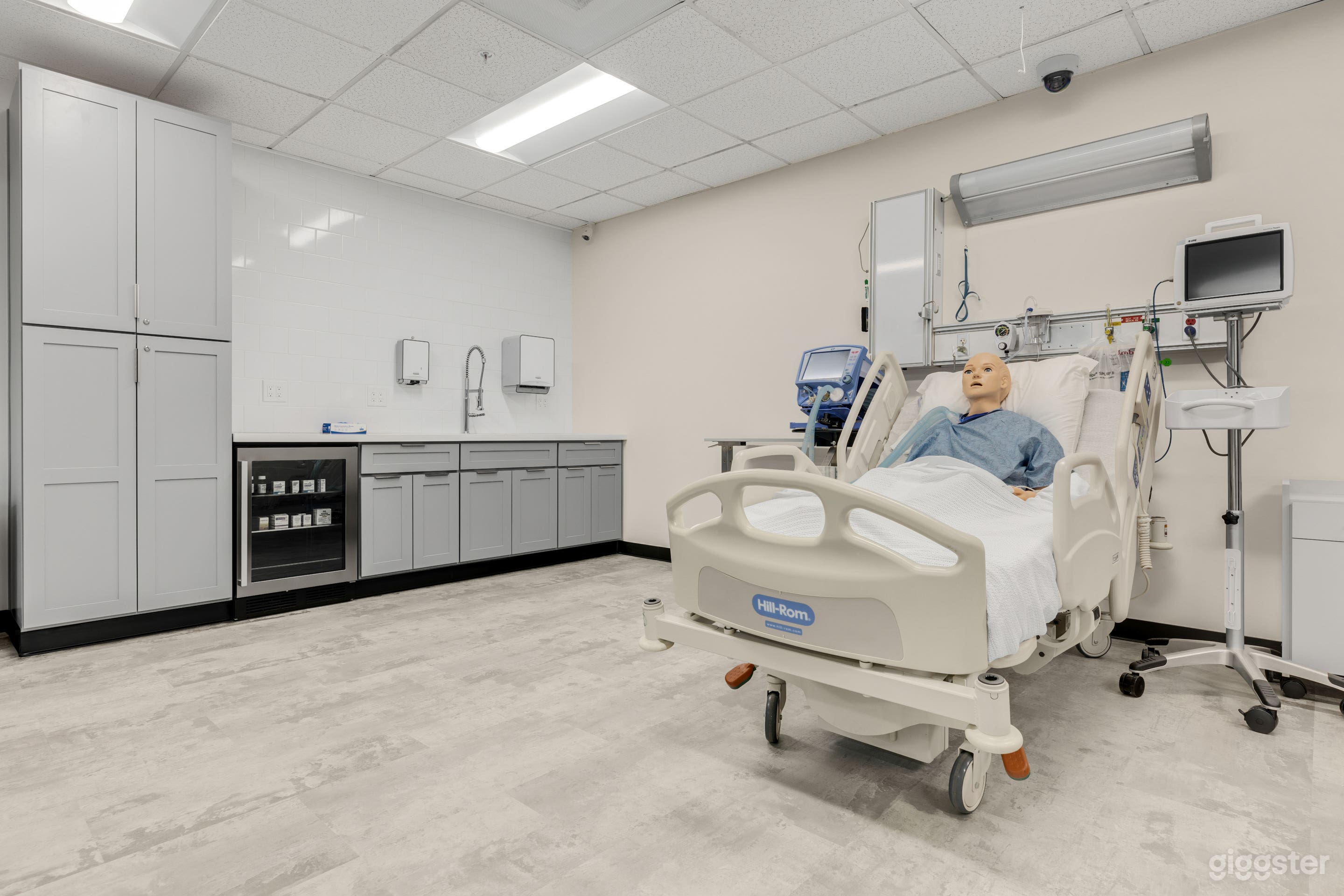 Hospital Room Sim Suite Photo 3