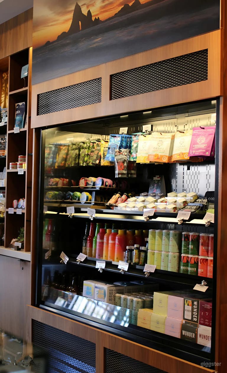  Modern Lounge in SF’s Mission District 