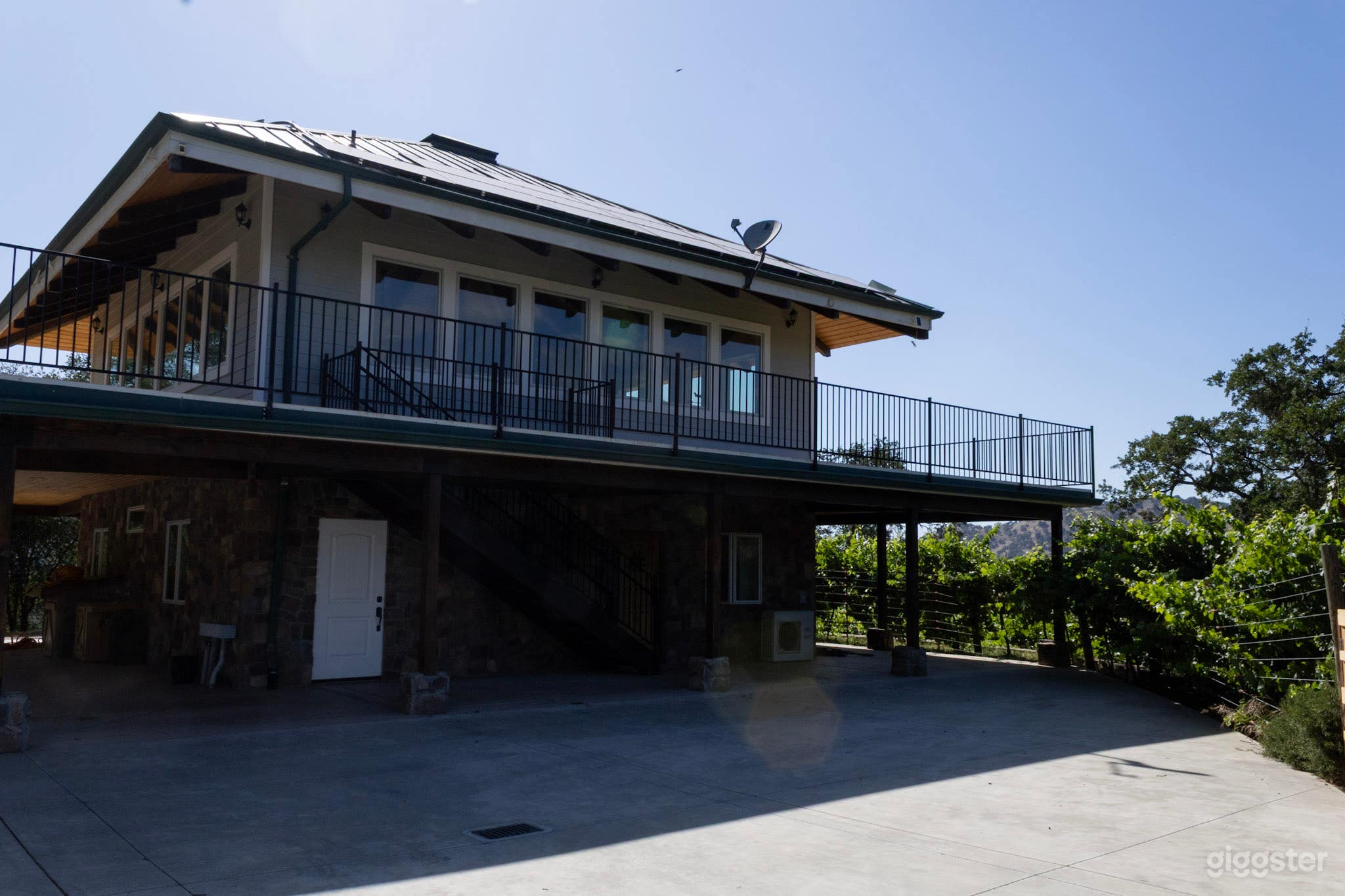 Private Sequoia Ranch/Hilltop House (Entire Property) Photo 4
