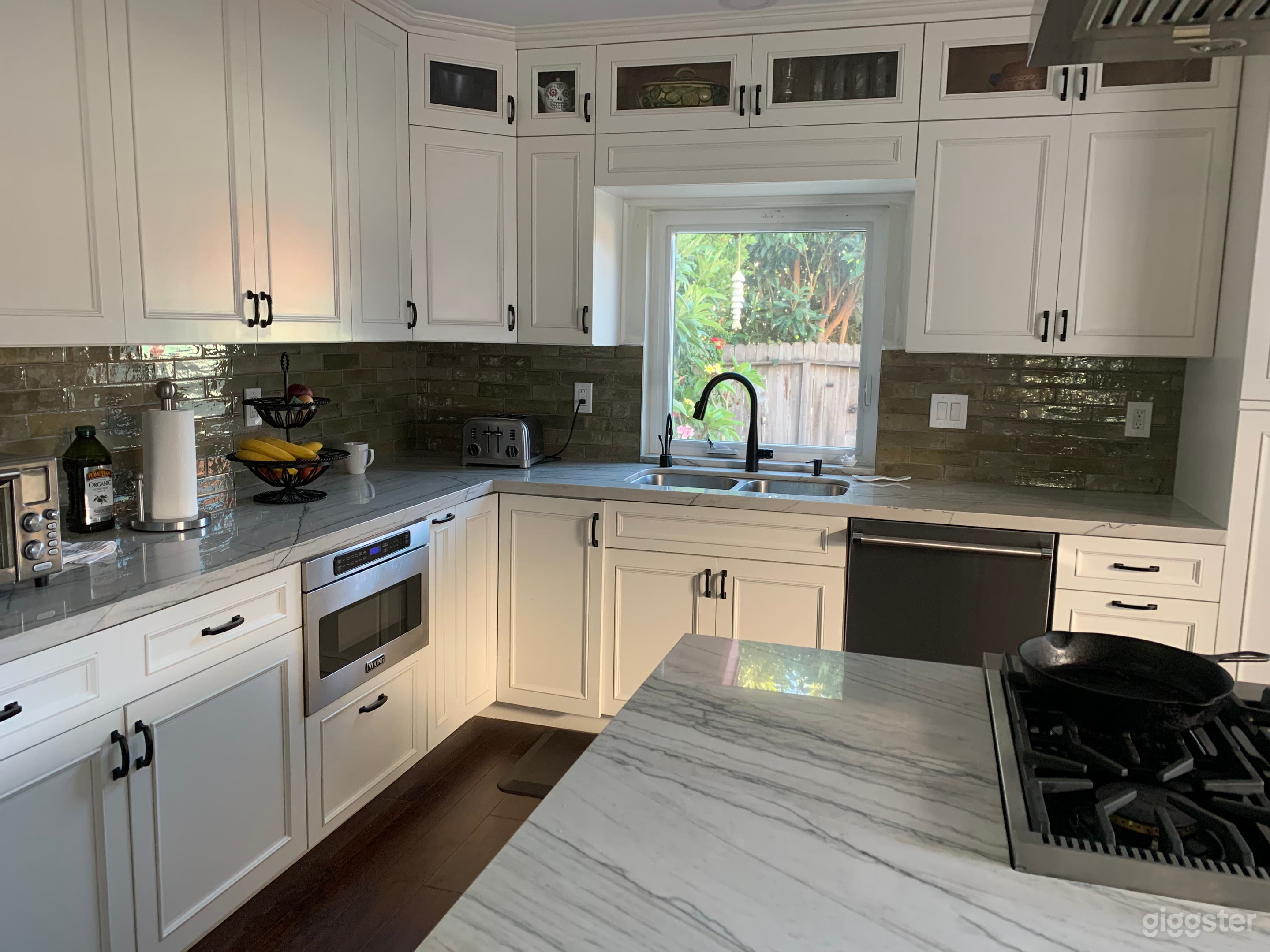 Modern open kitchen  Photo 4