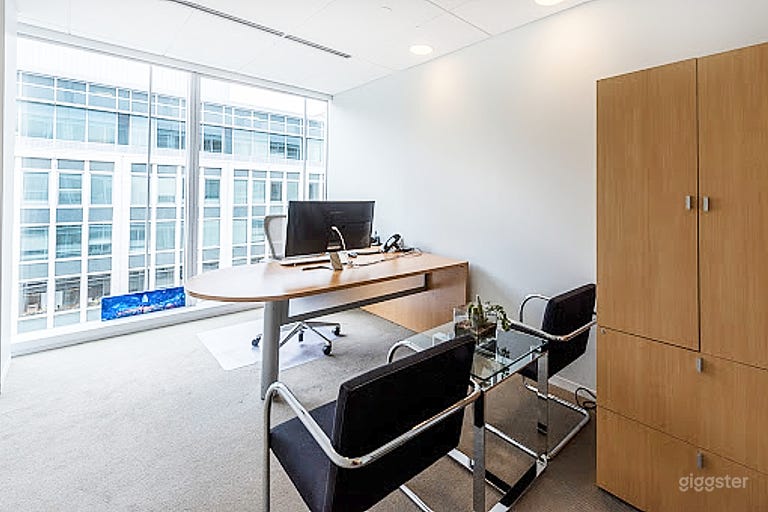  Floor-to-Ceiling Glass-Window Office 