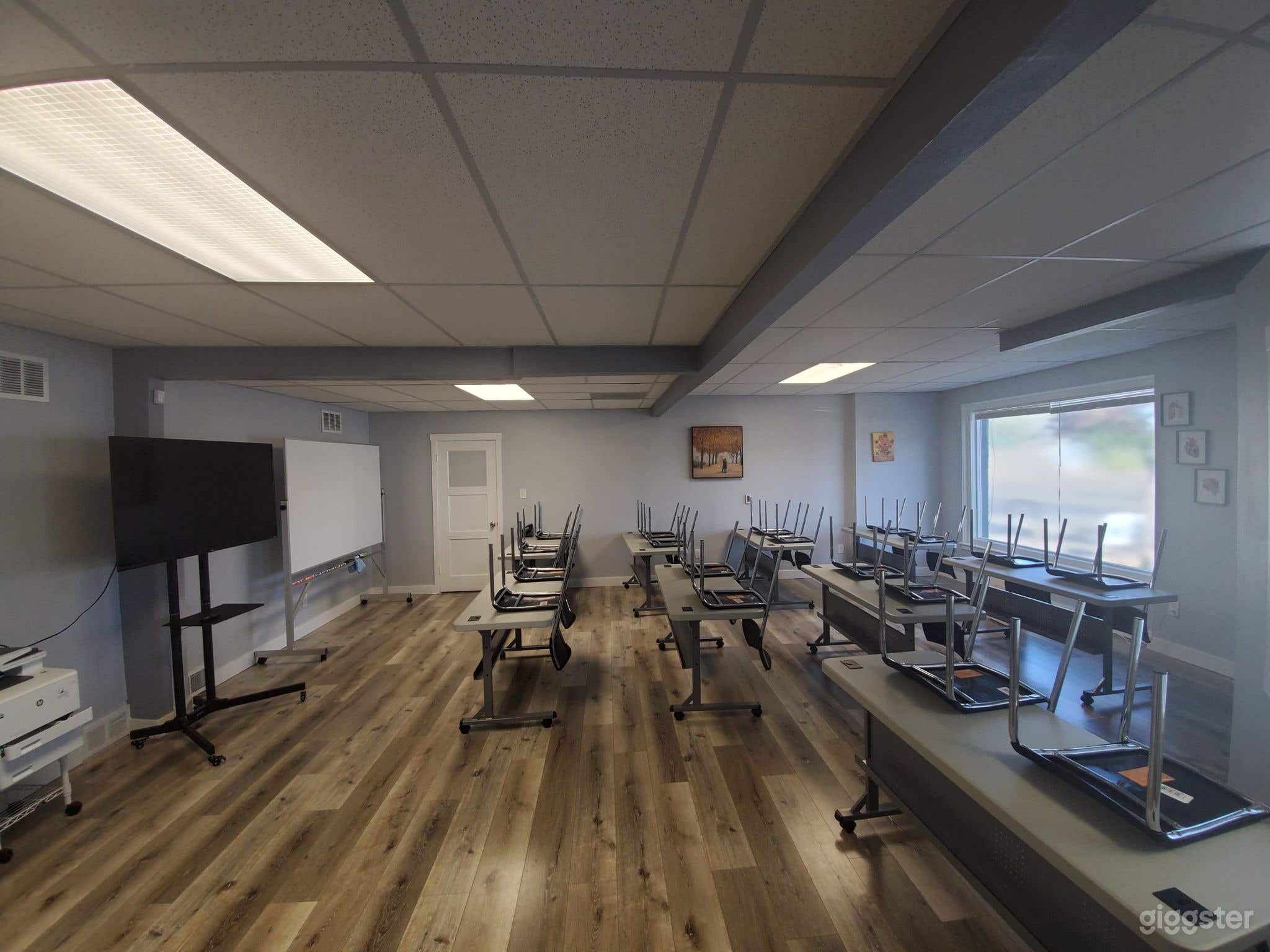Spacious Multi-Use Classroom Photo 2