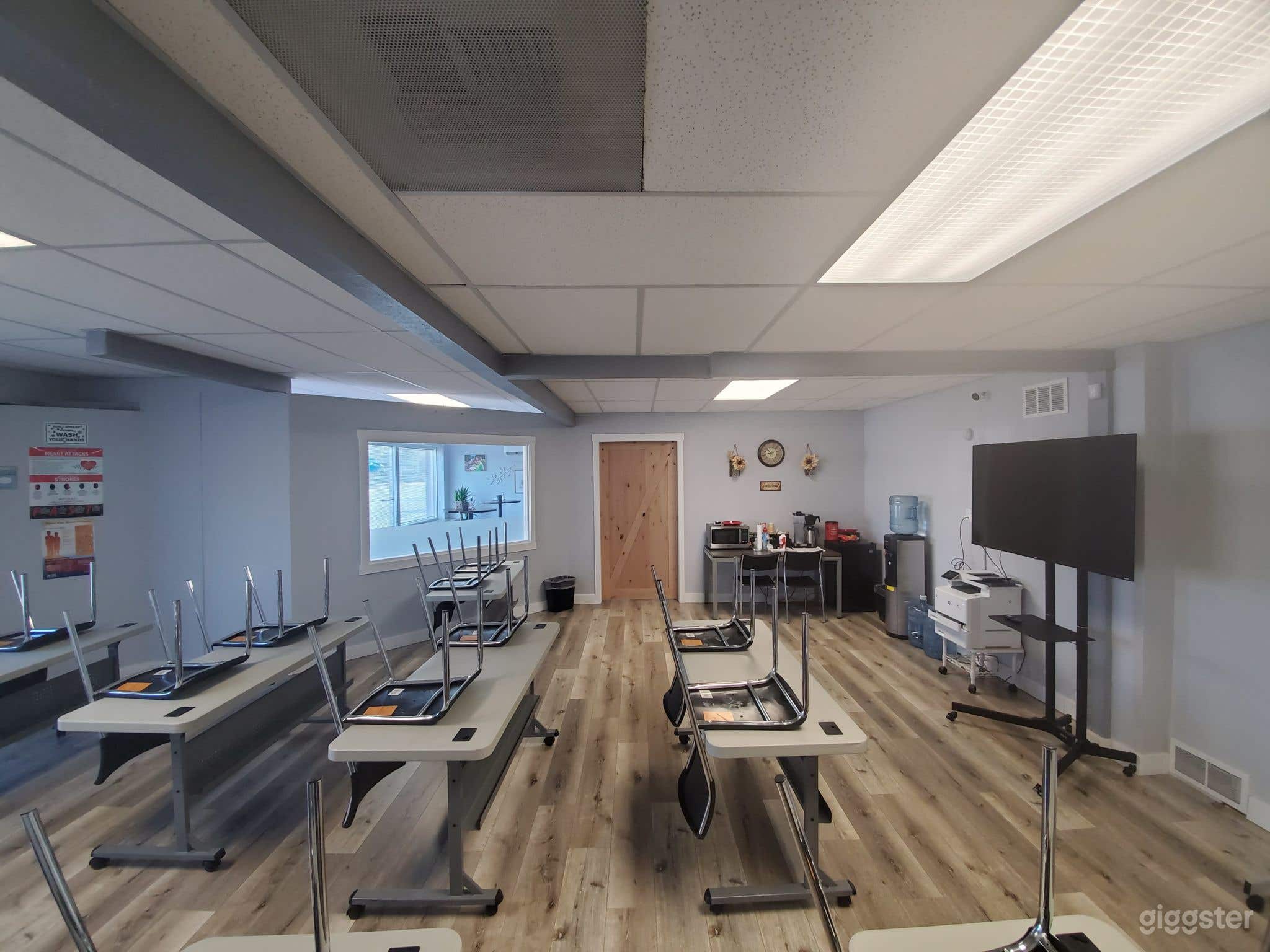 Spacious Multi-Use Classroom Photo 4