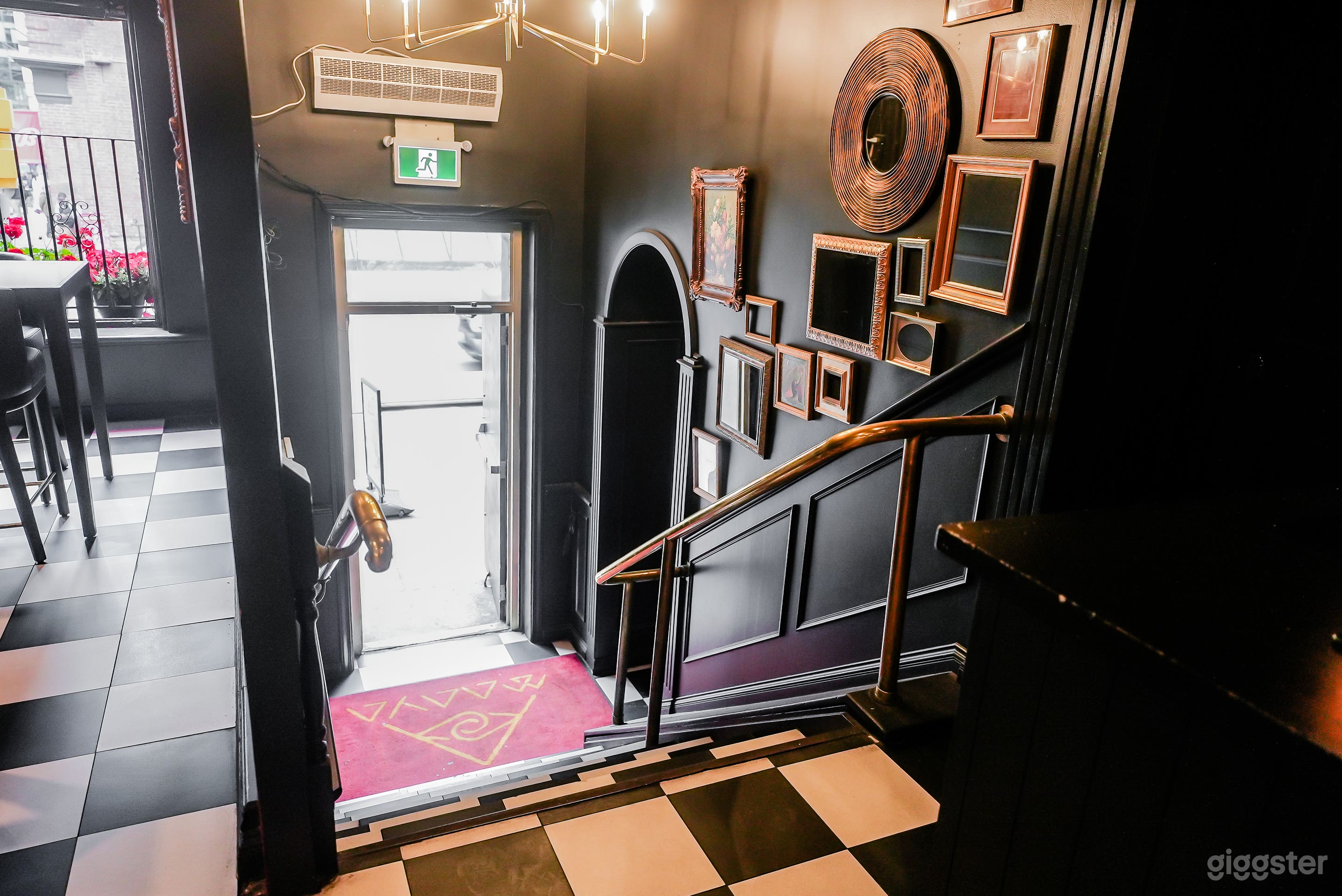 Upscale Cocktail Lounge for Rent Photo 2