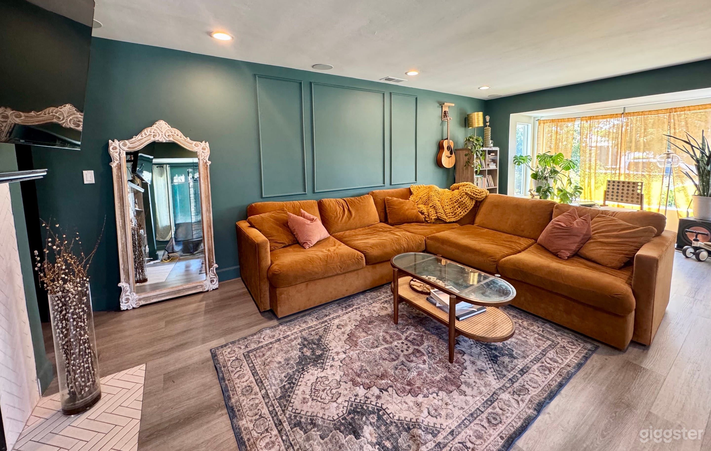 Sherman Oaks Home w/ Trendy Teen Rooms &amp; Backyard Photo 1