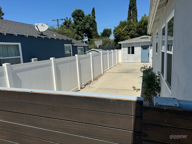  Sherman Oaks Home w/ Trendy Teen Rooms & Backyard 