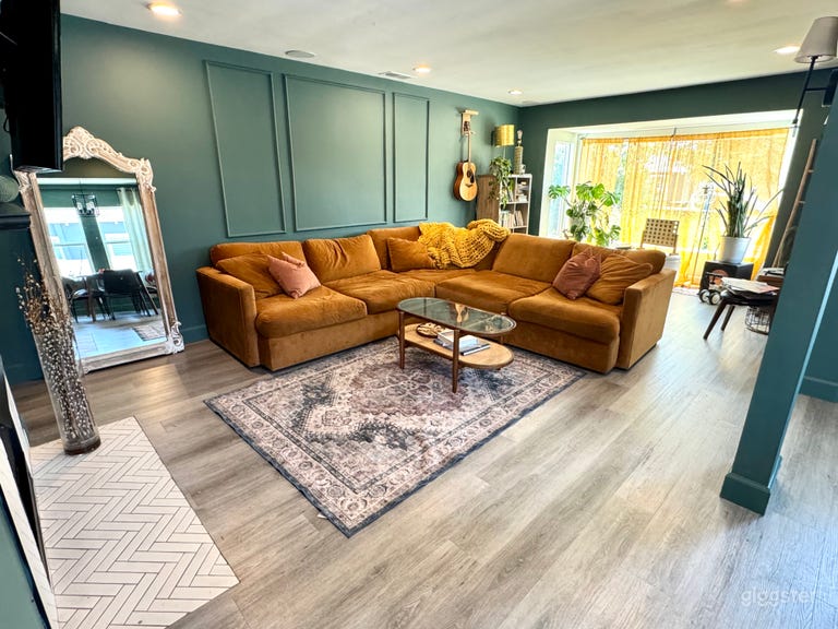  Sherman Oaks Home w/ Trendy Teen Rooms & Backyard 