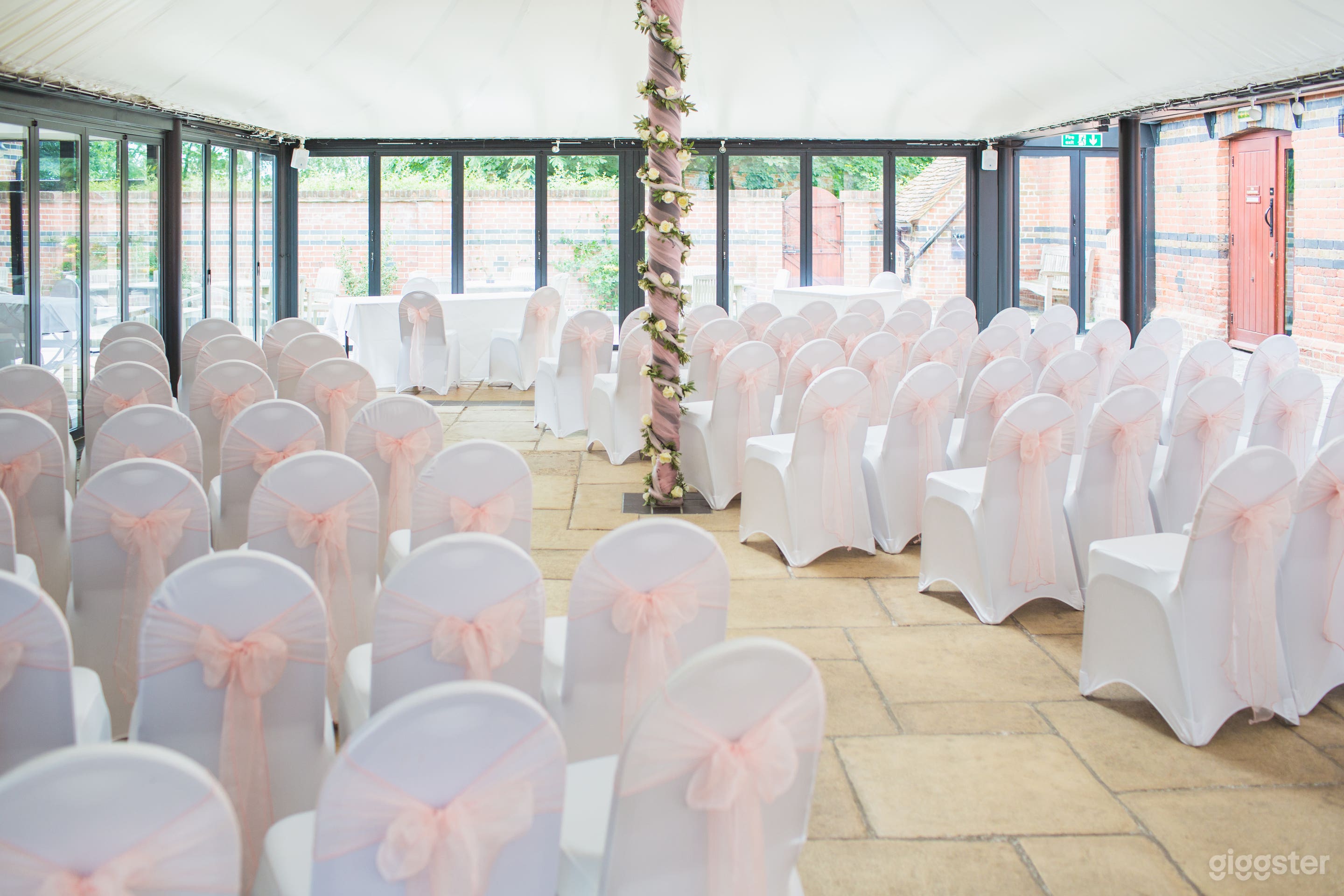 Lovely Golf Club Pavilion  Photo 1