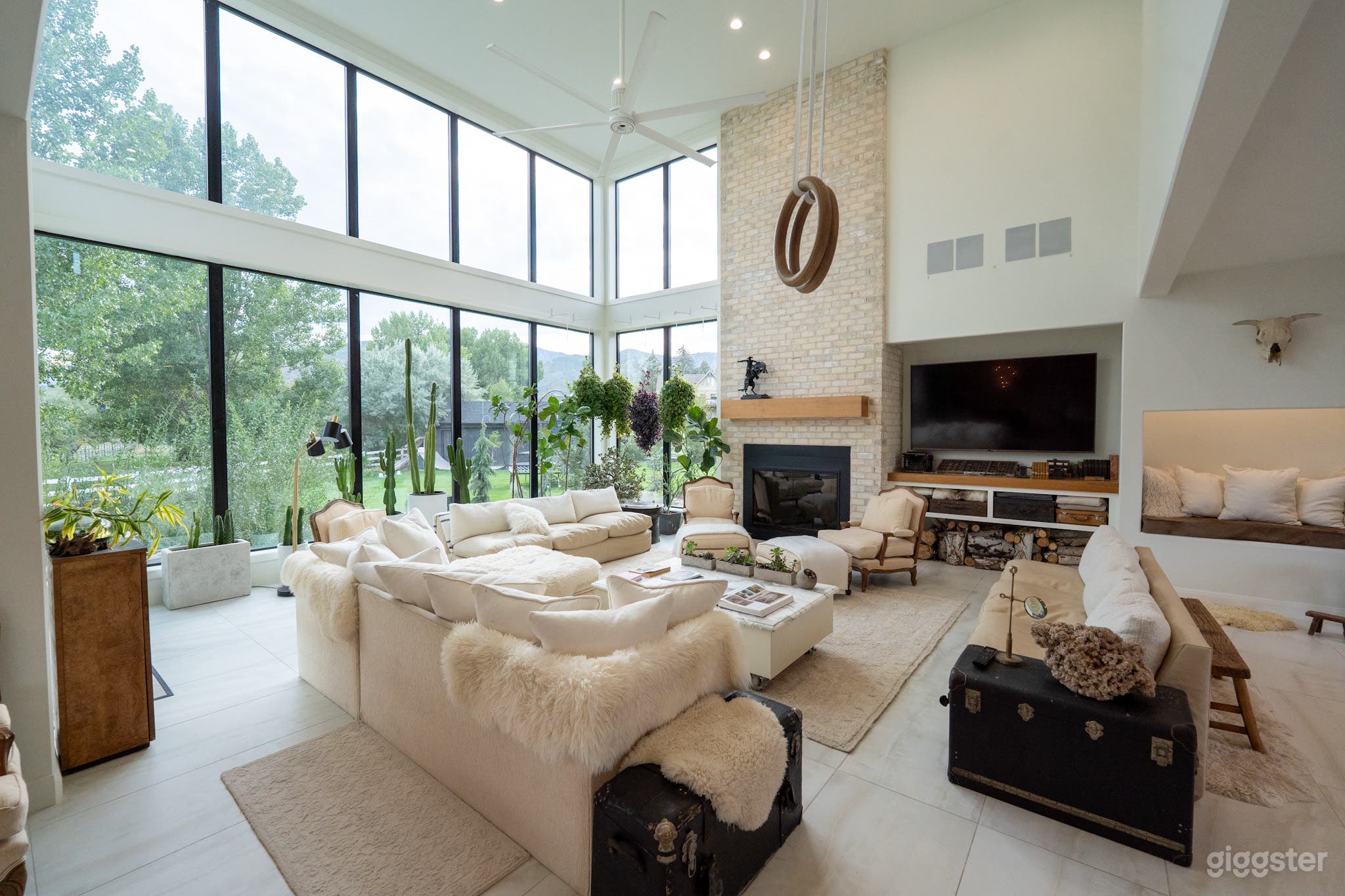 Midway Mountain Windows with Pickleball Photo 4