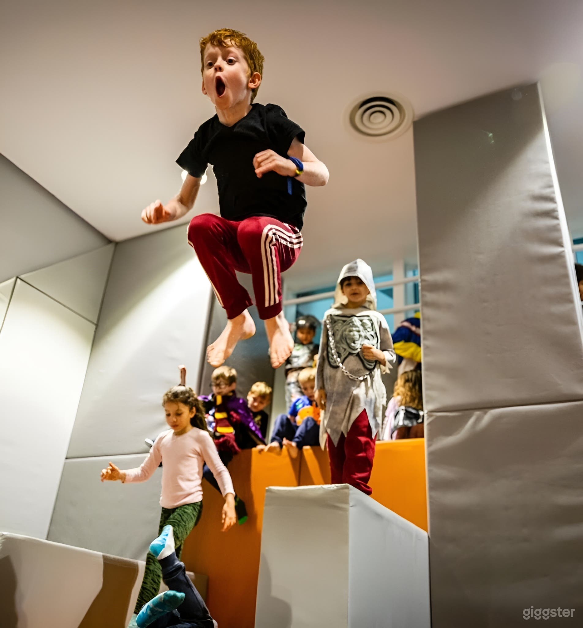 Dynamic Indoor Adventure Space Facility Photo 4