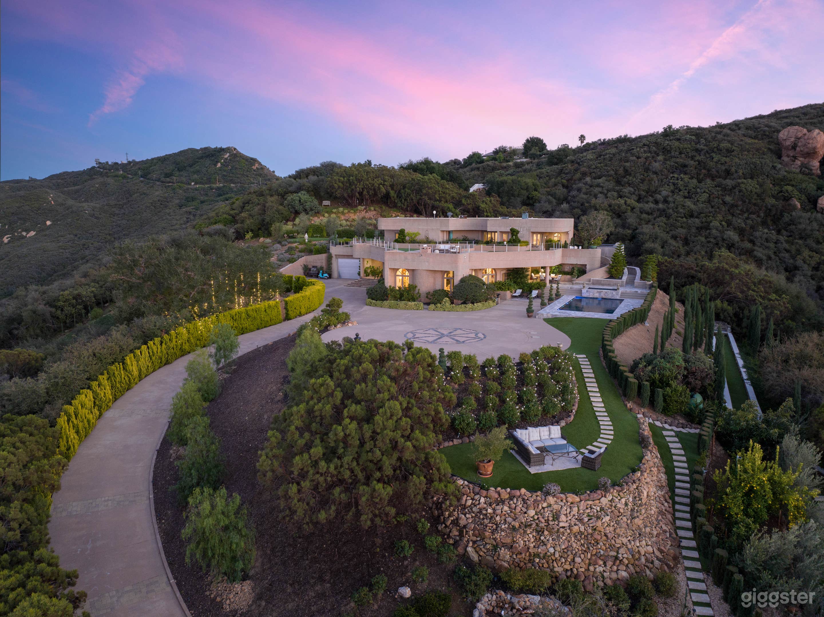 Stunt Mountain  Photo 3