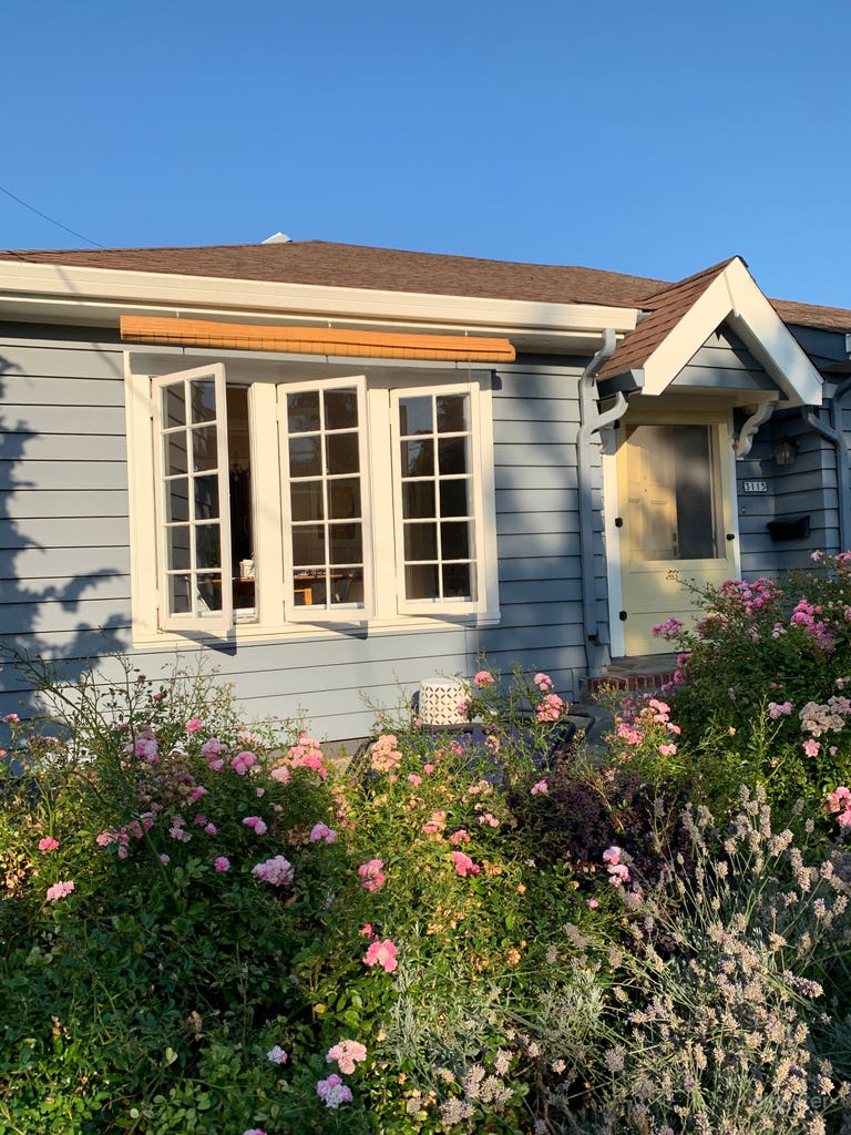  Casement windows in front 