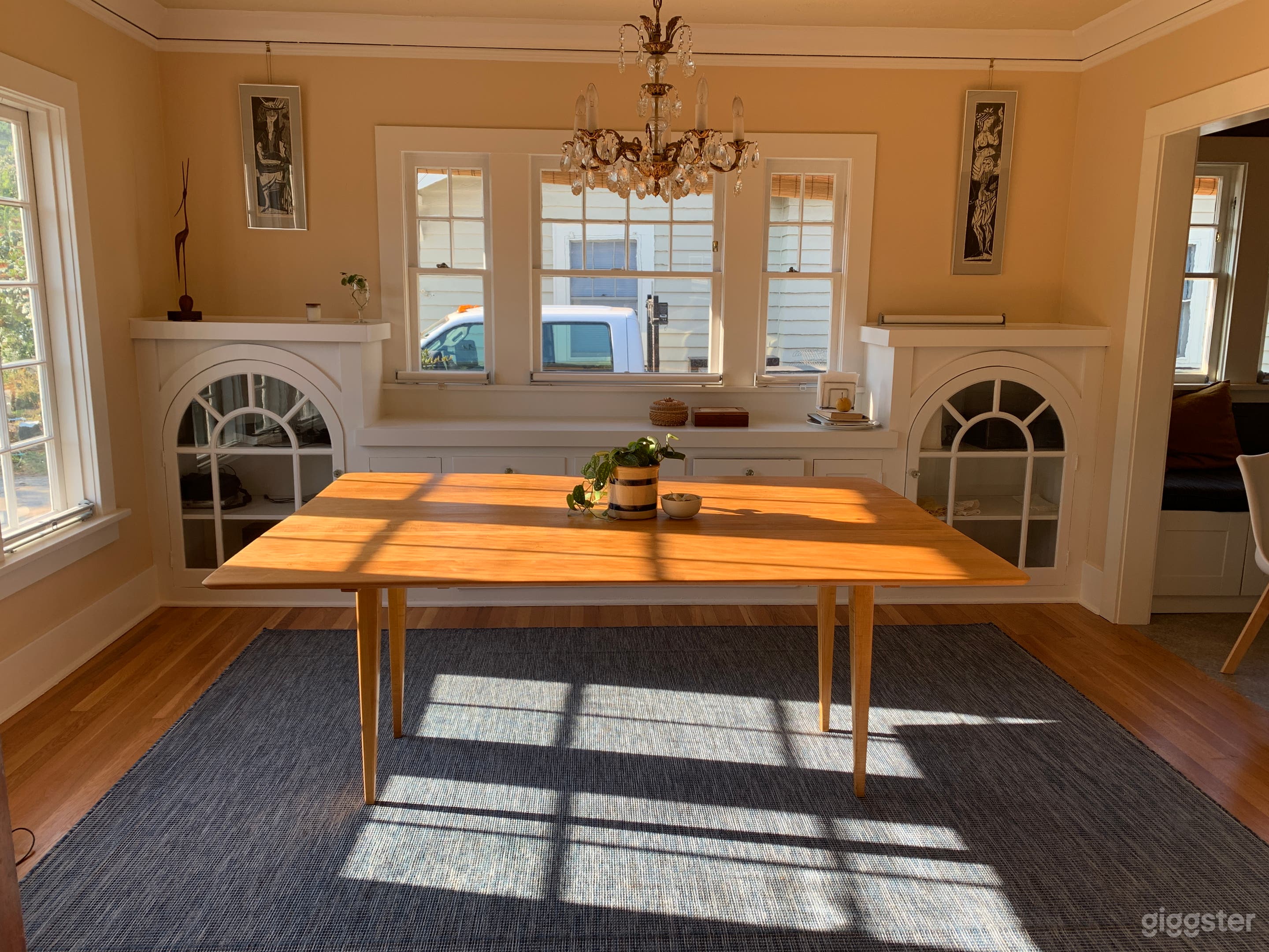 Cute bungalow close-in Photo 2