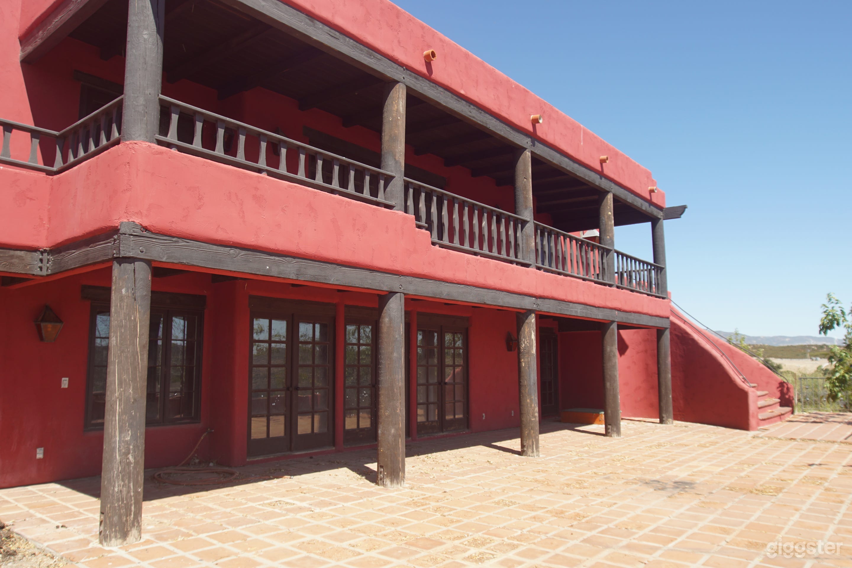 Southwestern and Spanish style Property Photo 4