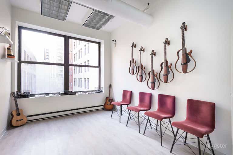  Elegant and Modern Downtown Studio 