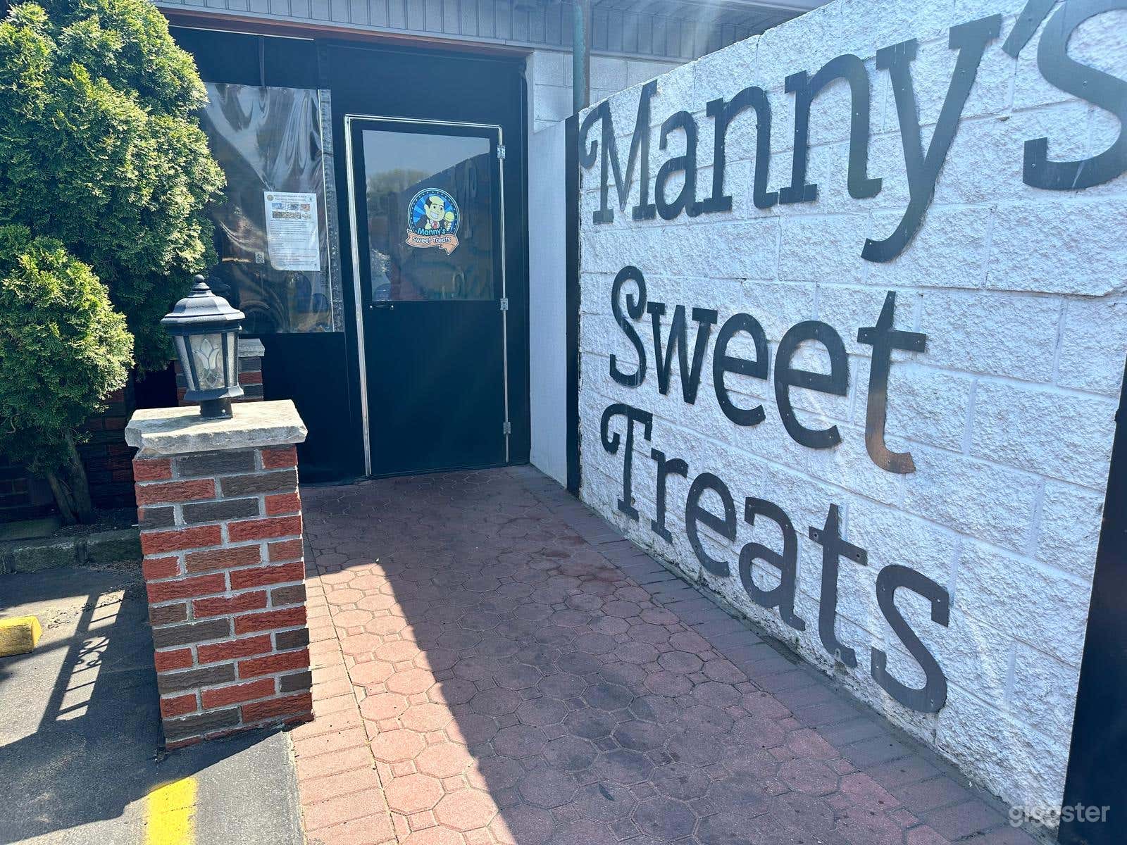 Cafe/Gelato/Crepe/Candy Store Photo 2