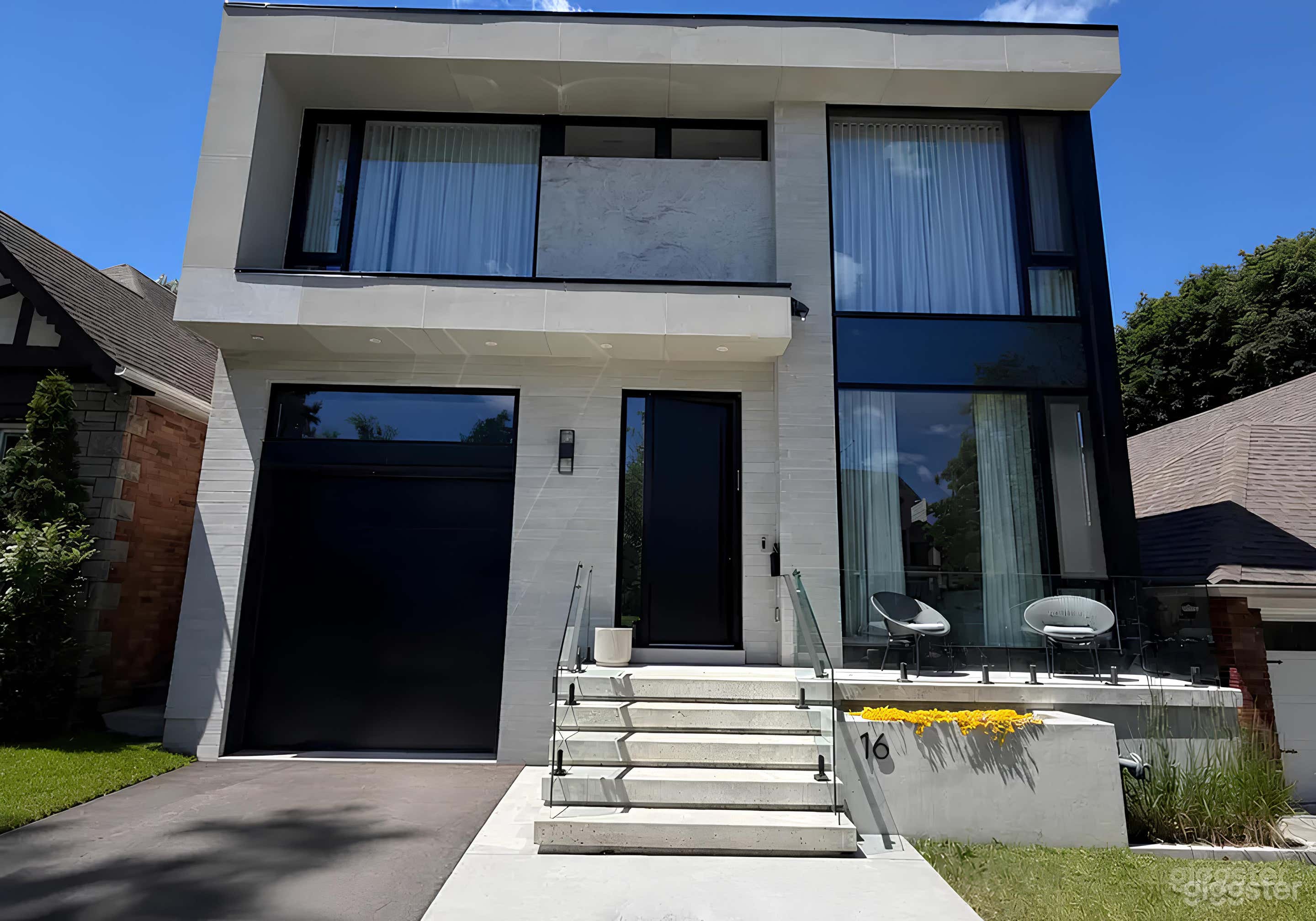 Beautiful modern/coastal living home Photo 4