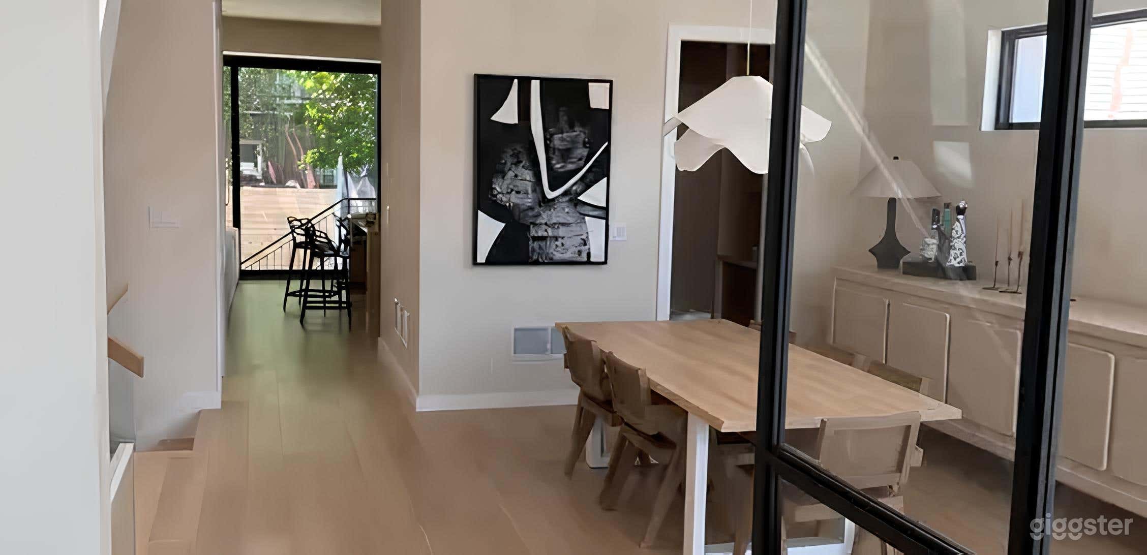 Beautiful modern/coastal living home Photo 3