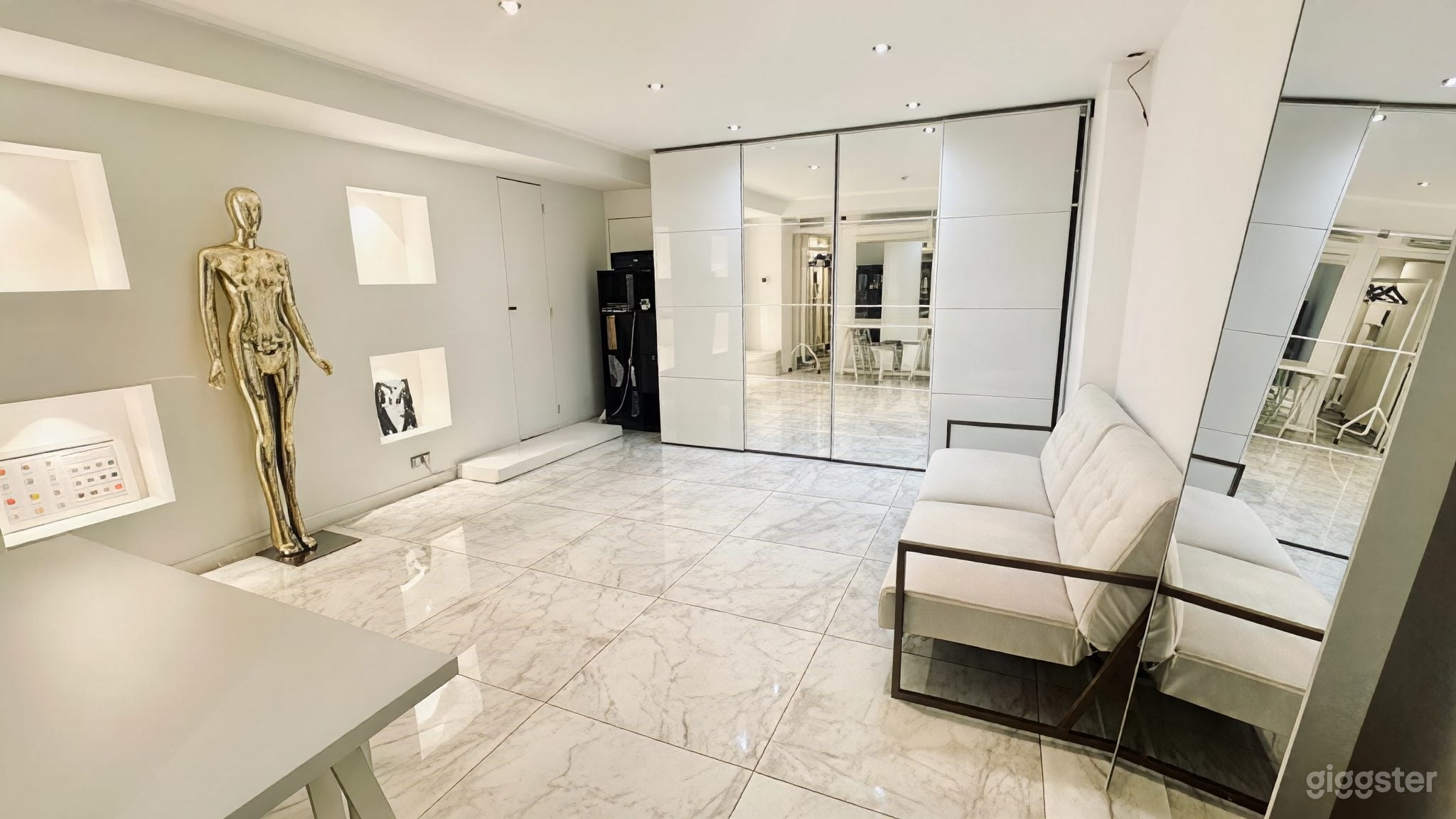 Luxury Fashion Concept Showroom & Creative Space Photo 1