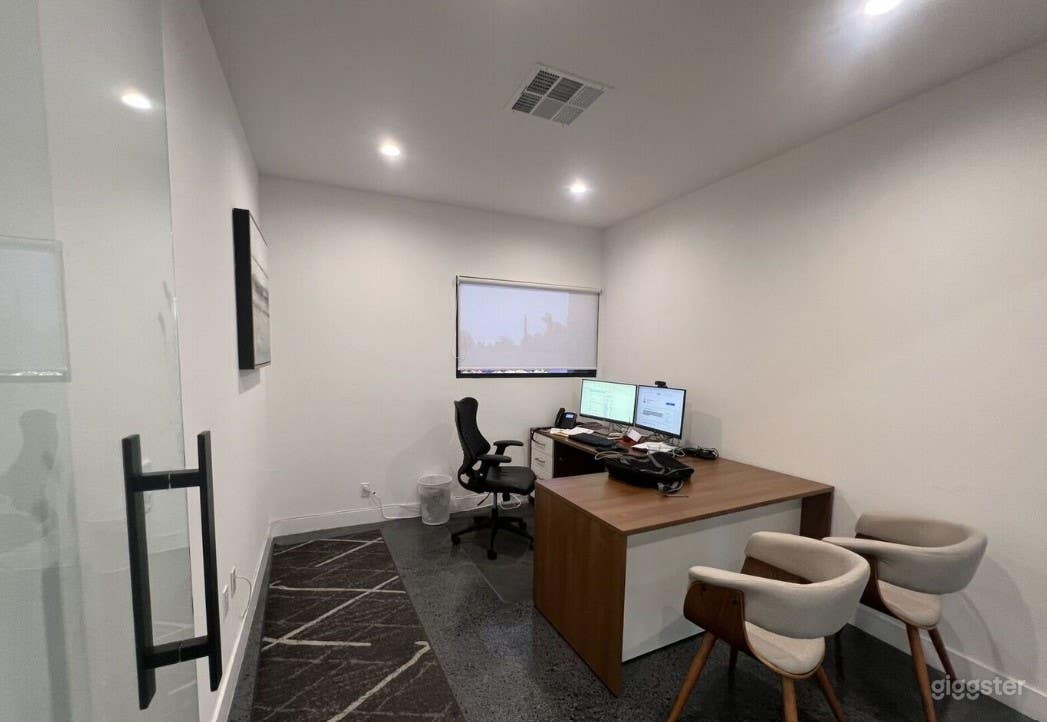 Classy Office Spaces Photo 2
