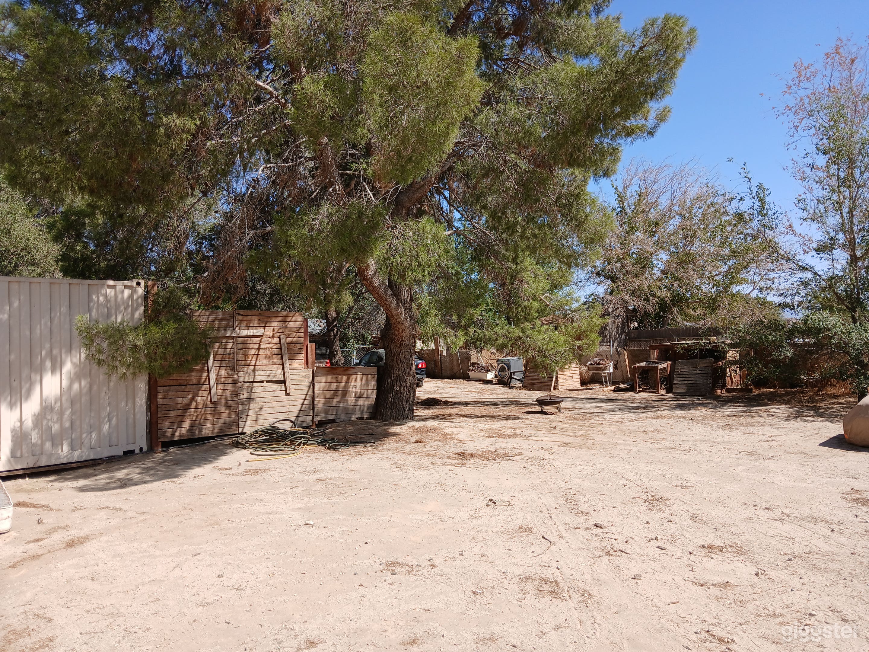 Rural desert downscale backyard  Photo 1
