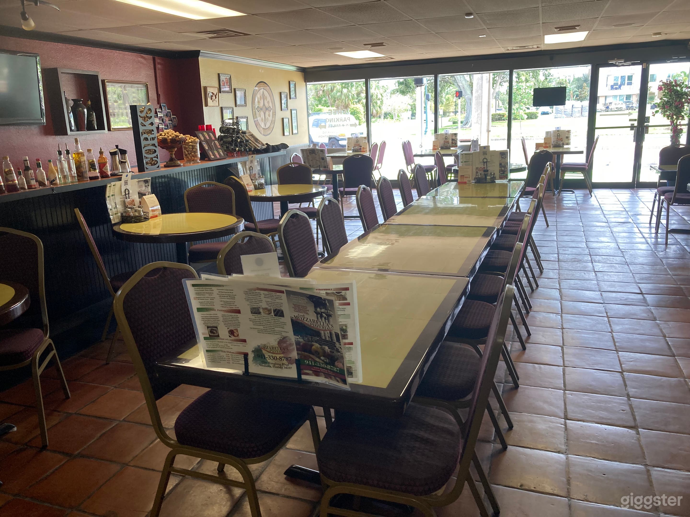 Authentic Pizzeria in Downtown Florida Photo 3