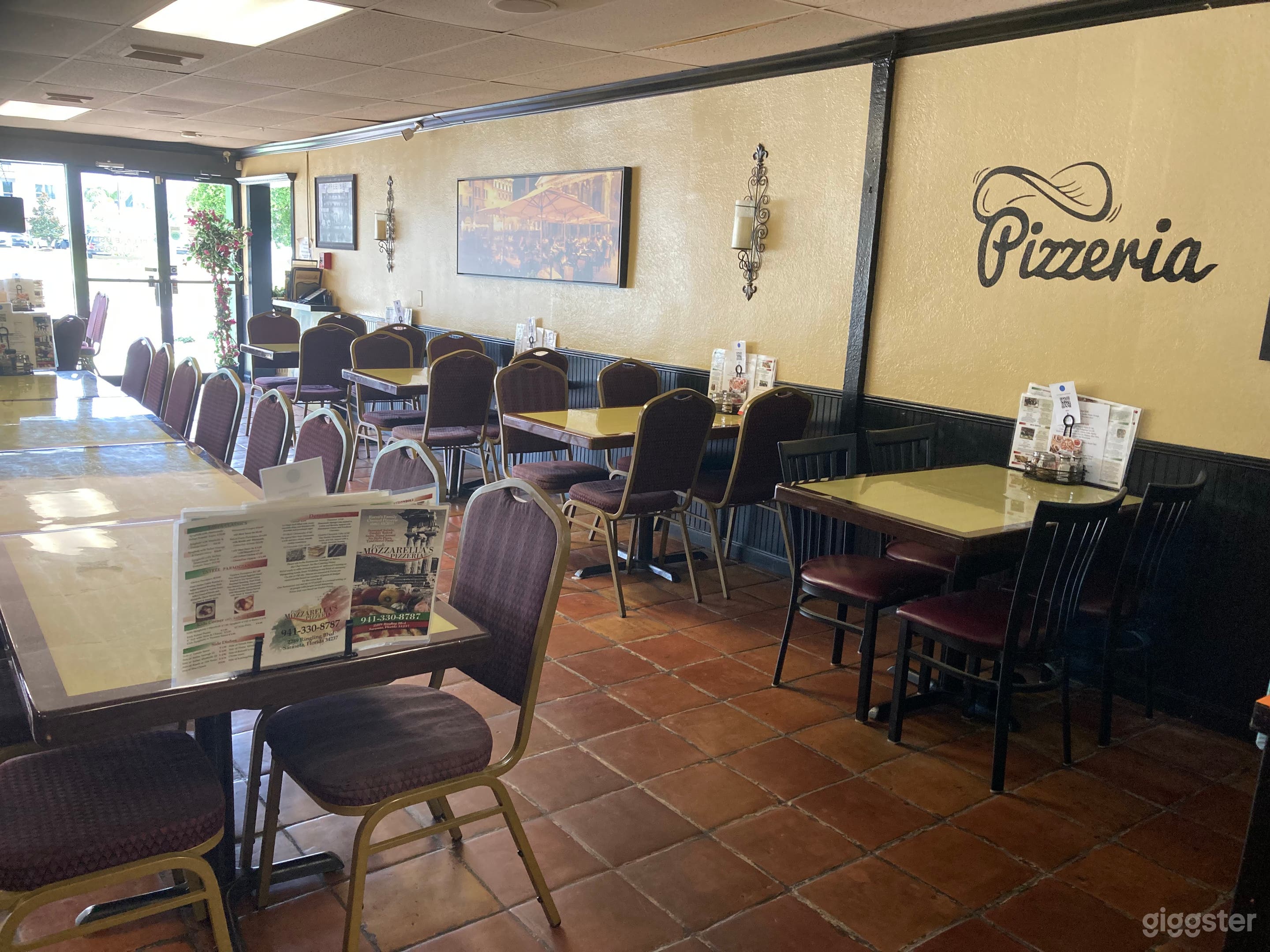 Authentic Pizzeria in Downtown Florida Photo 2