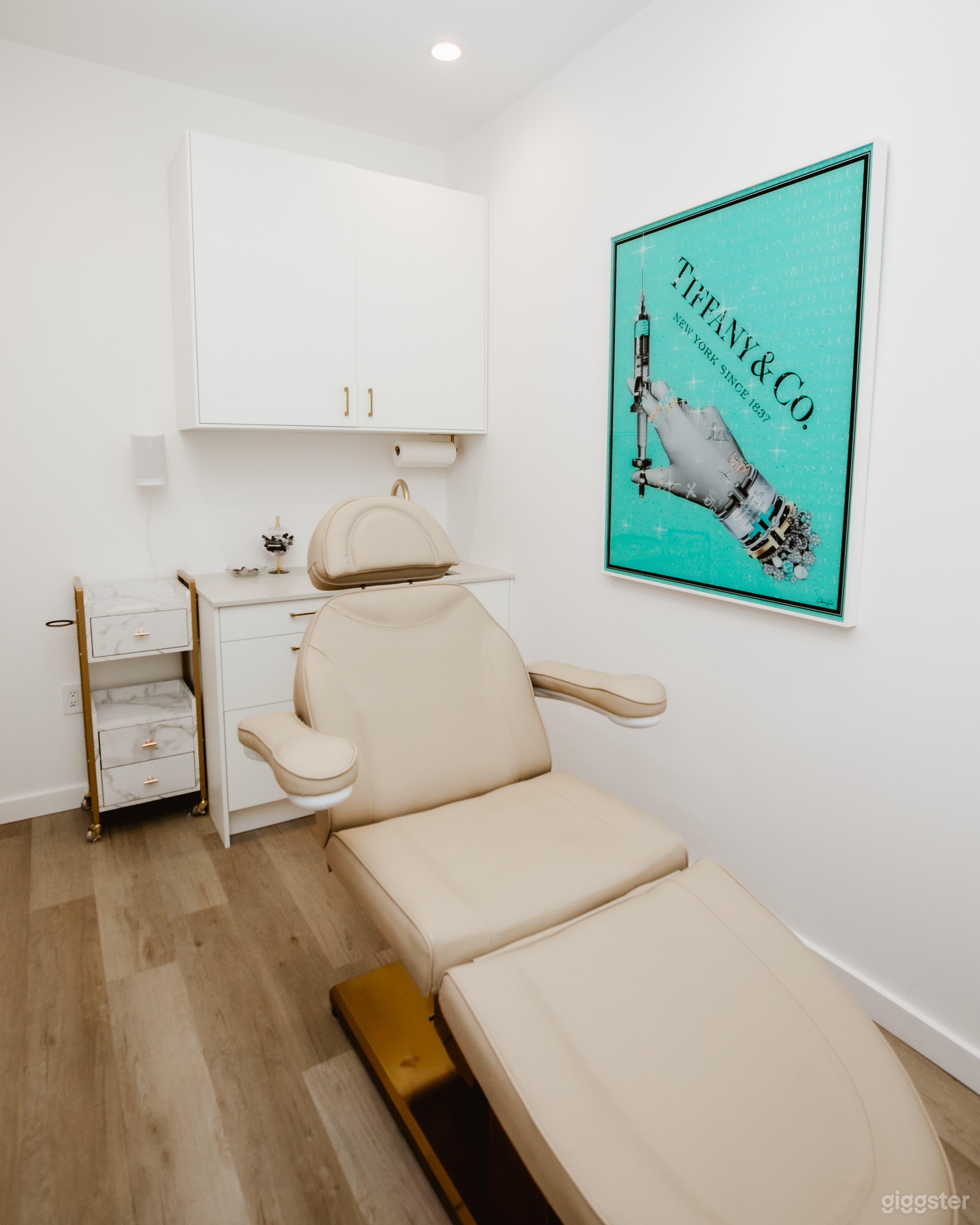 Clean and Bright Clinic Space Photo 4