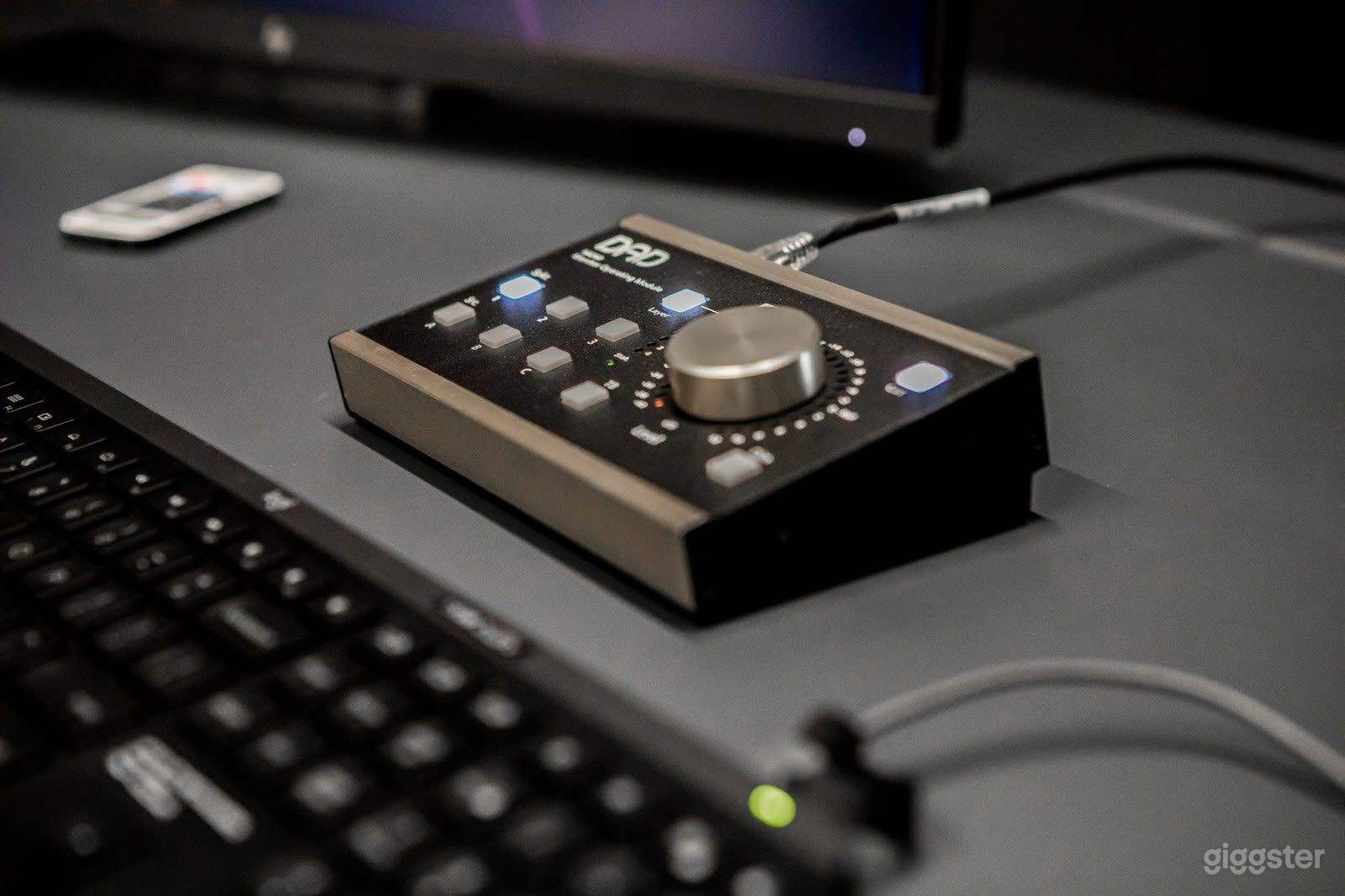 Deluxe Edit Bay in Hollywood – Dolby Atmos, 4K HDR Photo 4