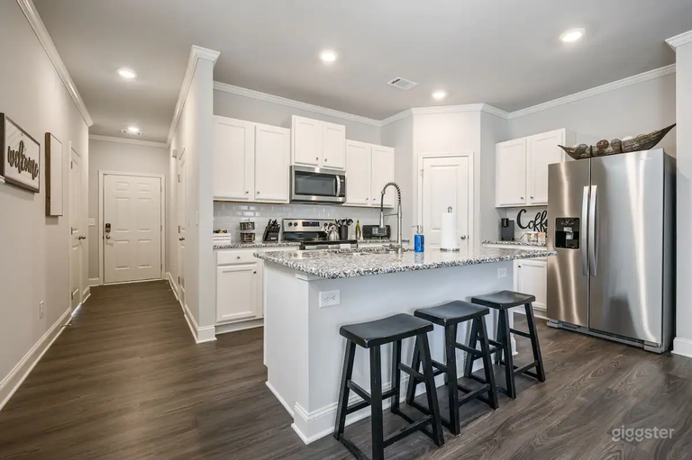  Stylish & Modern 3BR Home Near Chattahoochee River 