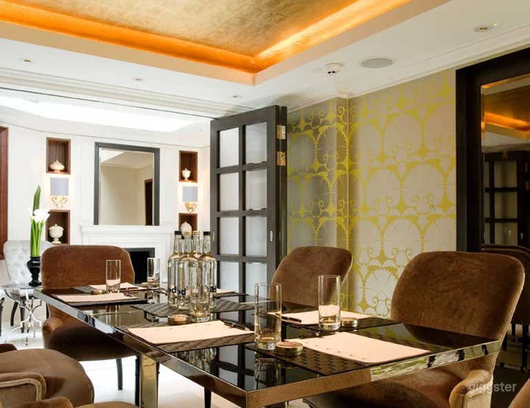  Intimate Dining Space with Natural Daylight for up to 8 people in London 