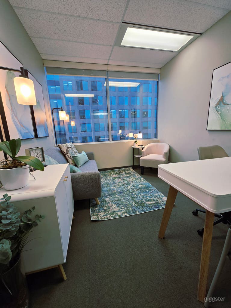  Private Meeting Space for up to 3 People 