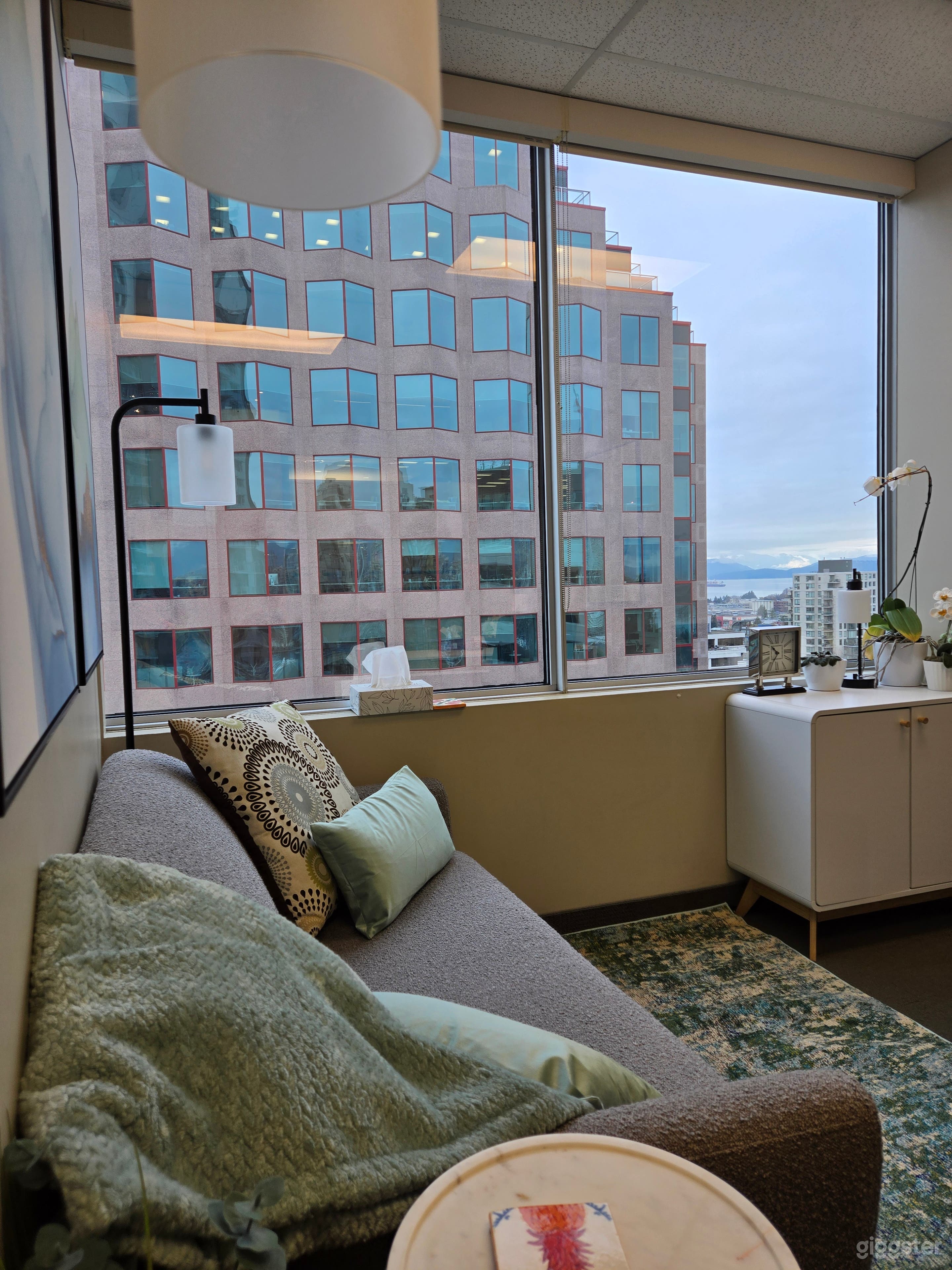 Private Meeting Space for up to 3 People Photo 4