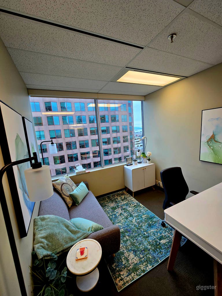  Private Meeting Space for up to 3 People 