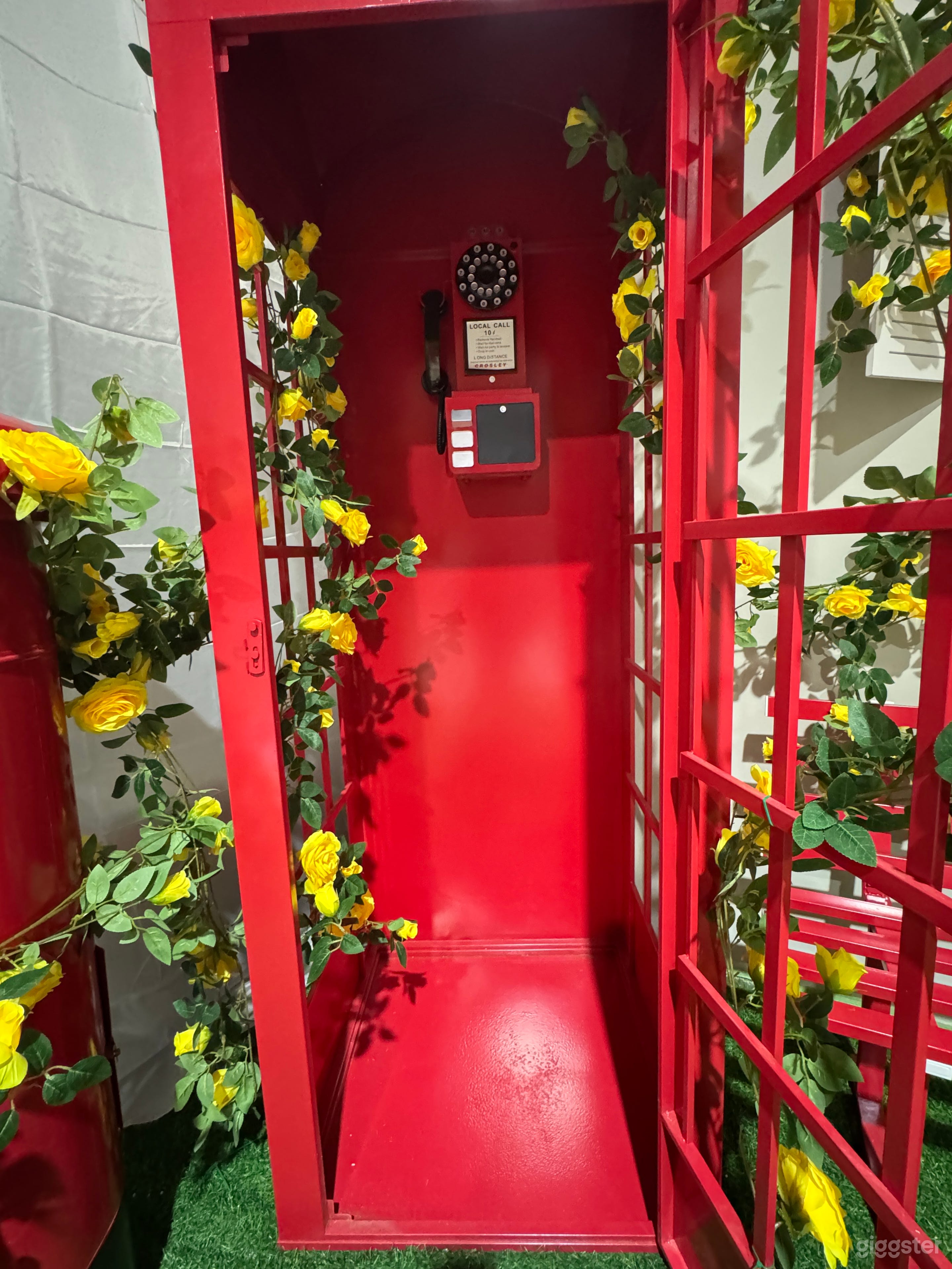 London Rose Garden – Red Telephone Booth Photo Set Photo 4