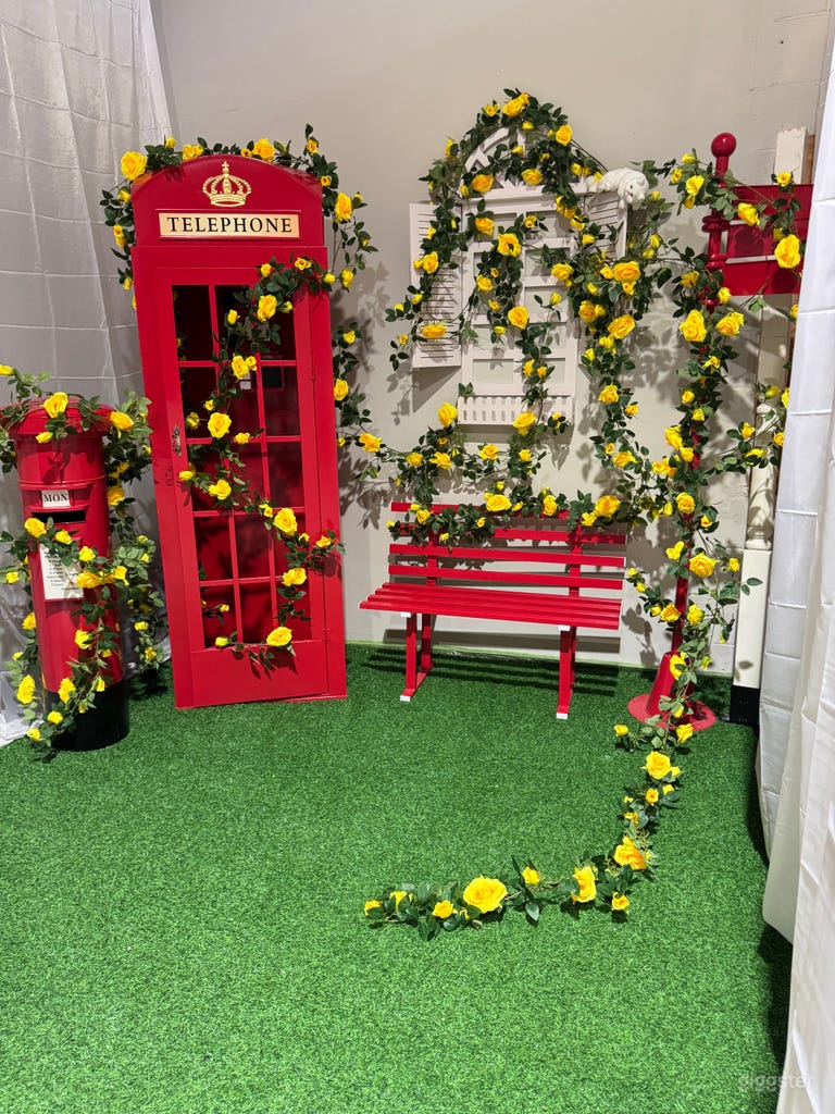  London Rose Garden – Set Fotografico con Cabina Telefonica Rossa 