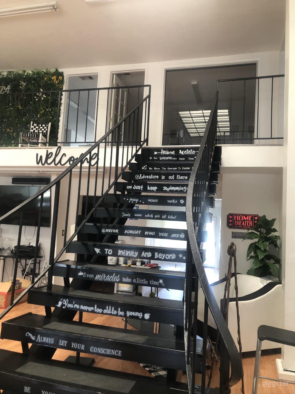 Spacious 2 Story Loft in Los Angeles Photo 3