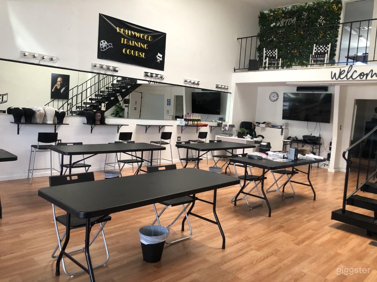 Spacious 2 Story Loft in Los Angeles Photo 1