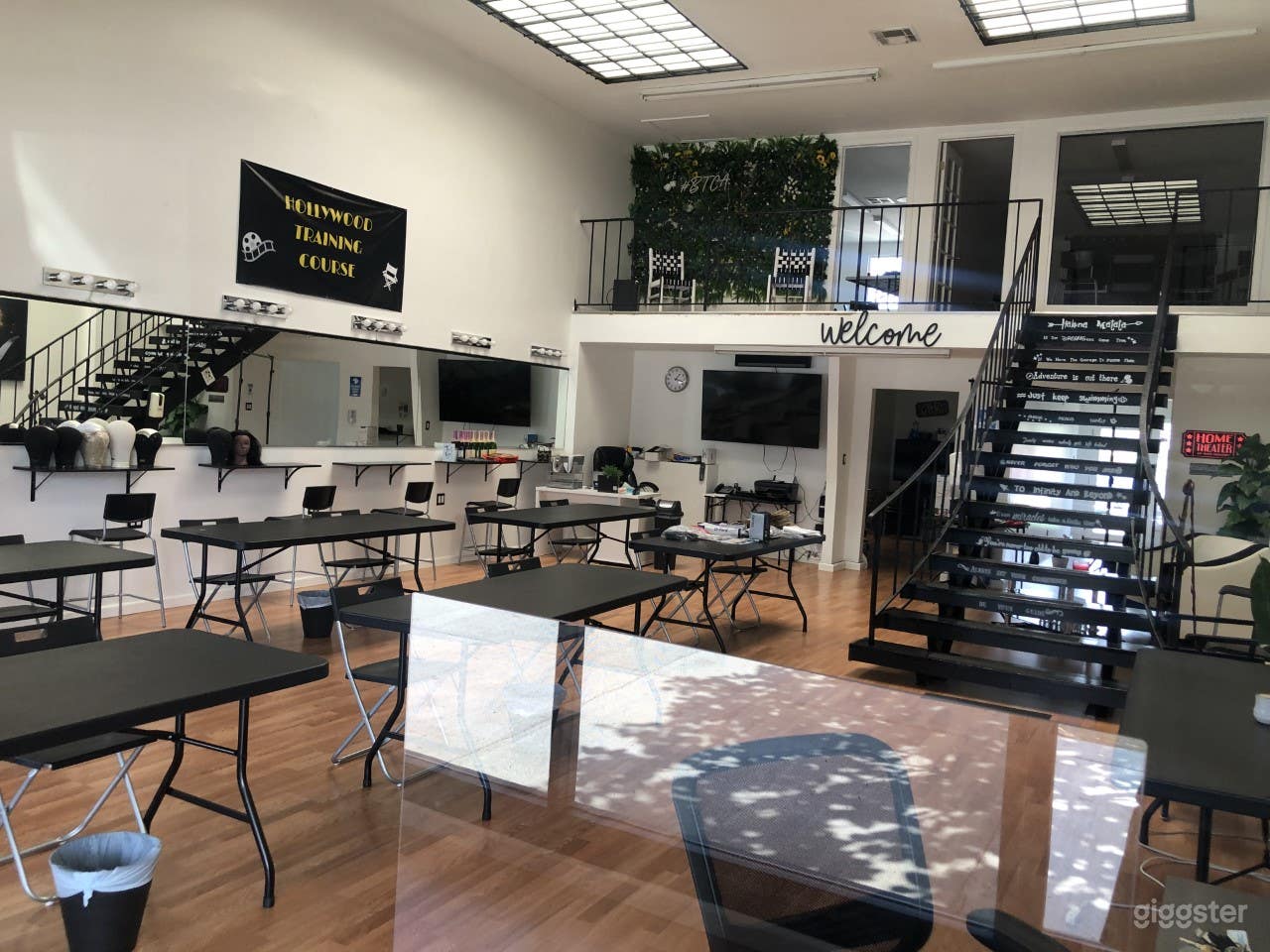 Spacious 2 Story Loft in Los Angeles Photo 4