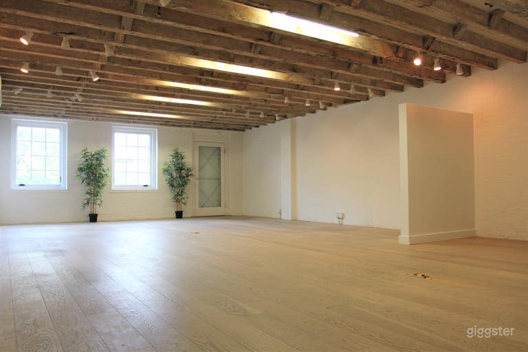  Bright Multifunctional Studio with Pantry in LES 