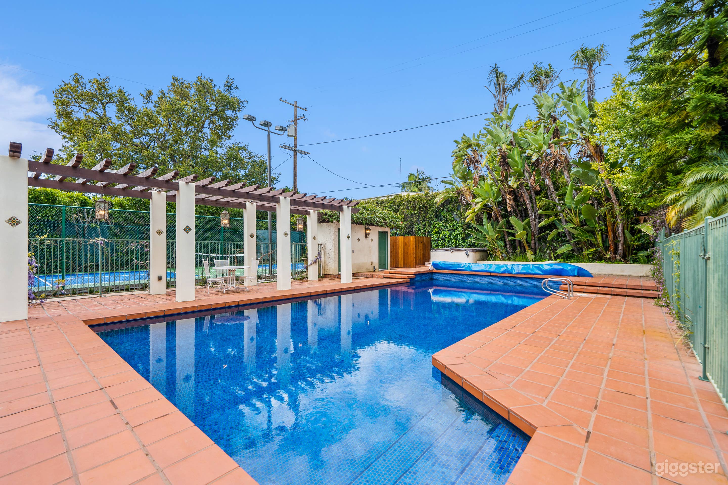 SPANISH HACIENDA RETREAT IN BRENTWOOD PARK Photo 4